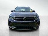 Used 2024 Volkswagen Taos SE image 2