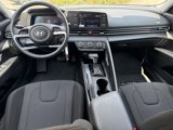Used 2025 Hyundai Elantra SE image 4