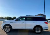 Used 2019 Lincoln Navigator Reserve image 4