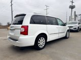 Used 2015 Chrysler Town & Country Touring image 3