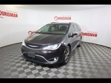 Used 2017 Chrysler Pacifica Limited image 2