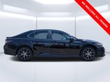 Used 2021 Toyota Camry SE image 2