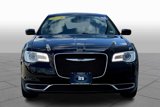 Used 2018 Chrysler 300 Touring L image 3
