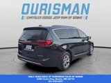 Used 2023 Chrysler Pacifica Limited image 3