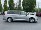 Used 2017 Chrysler Pacifica Touring-L image 2