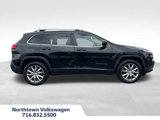 Used 2017 Jeep Cherokee Limited image 2