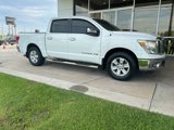Used 2018 Nissan Titan SV image 2