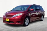 Used 2016 Toyota Sienna LE image 2