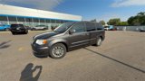 Used 2016 Chrysler Town & Country Touring-L image 4