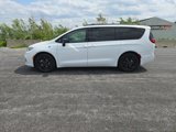 Used 2024 Chrysler Pacifica Premium image 2