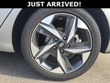 Used 2023 Hyundai Elantra SEL w/ Convenience Package image 5