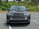 Used 2017 Toyota Highlander XLE image 2