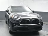Used 2022 Toyota Highlander XLE image 2