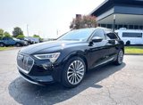 Used 2019 Audi e-tron Prestige w/ Prestige Package image 4
