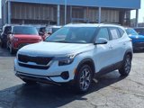 Used 2023 Kia Seltos EX image 2