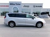 Used 2024 Chrysler Pacifica Touring-L image 5