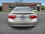 Used 2017 Toyota Camry SE image 3