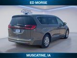 Used 2023 Chrysler Pacifica Touring-L image 5