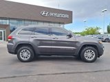 Used 2019 Jeep Grand Cherokee Laredo image 2