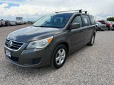Used 2010 Volkswagen Routan SE image 3
