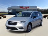 Certified 2024 Chrysler Pacifica Touring-L image 2