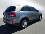 Used 2015 Kia Sorento LX image 3