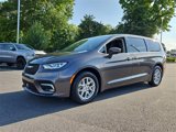 Certified 2023 Chrysler Pacifica Touring-L image 4
