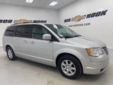Used 2010 Chrysler Town & Country Touring image 3