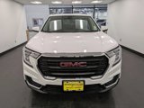Used 2022 GMC Terrain SLE w/ Driver Convenience Package image 2