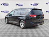 Used 2018 Chrysler Pacifica Touring-L Plus w/ Tire & Wheel Group image 5