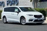 Used 2023 Chrysler Pacifica Touring-L image 2