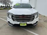 Used 2022 GMC Terrain SLT w/ Infotainment Package II image 2
