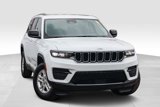 Certified 2022 Jeep Grand Cherokee Laredo image 2