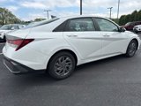 Used 2024 Hyundai Elantra SEL image 3