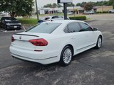 Used 2017 Volkswagen Passat 1.8T SE w/ SE Lighting Package image 3