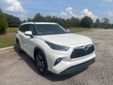 Used 2021 Toyota Highlander XLE image 3