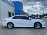 Used 2018 Toyota Camry XLE image 2