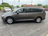 Used 2017 Chrysler Pacifica Touring-L image 4