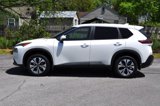 Used 2023 Nissan Rogue SV image 2