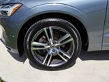 Used 2018 Volvo XC60 T5 Momentum w/ Vision Package image 3