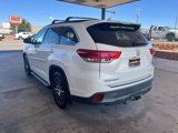 Used 2017 Toyota Highlander SE image 3