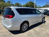 Used 2022 Chrysler Pacifica Touring-L image 3