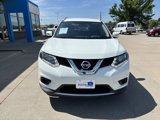 Used 2016 Nissan Rogue SV image 2