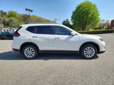 Used 2020 Nissan Rogue SV image 3