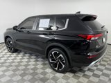 Used 2022 Mitsubishi Outlander SE image 3