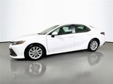 Used 2023 Toyota Camry LE image 3