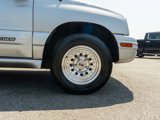 Used 2002 Chevrolet Tracker LT image 5