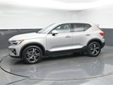 Used 2023 Volvo XC40 B5 Plus image 4