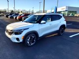 Used 2024 Kia Seltos EX image 3