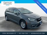 Used 2022 Chrysler Pacifica Touring-L image 5